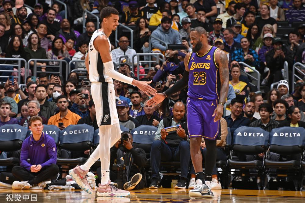 让湖人队在 让湖人队在